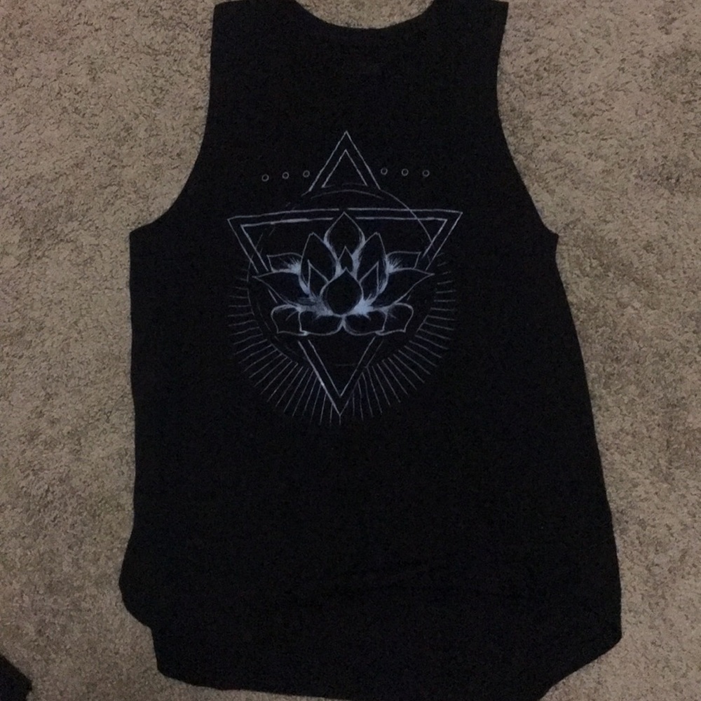 Top - Picture 2 of 4